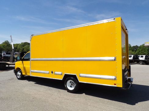 Used 2021 GMC Savana 3500 Extended w/ Power Convenience Package image 4