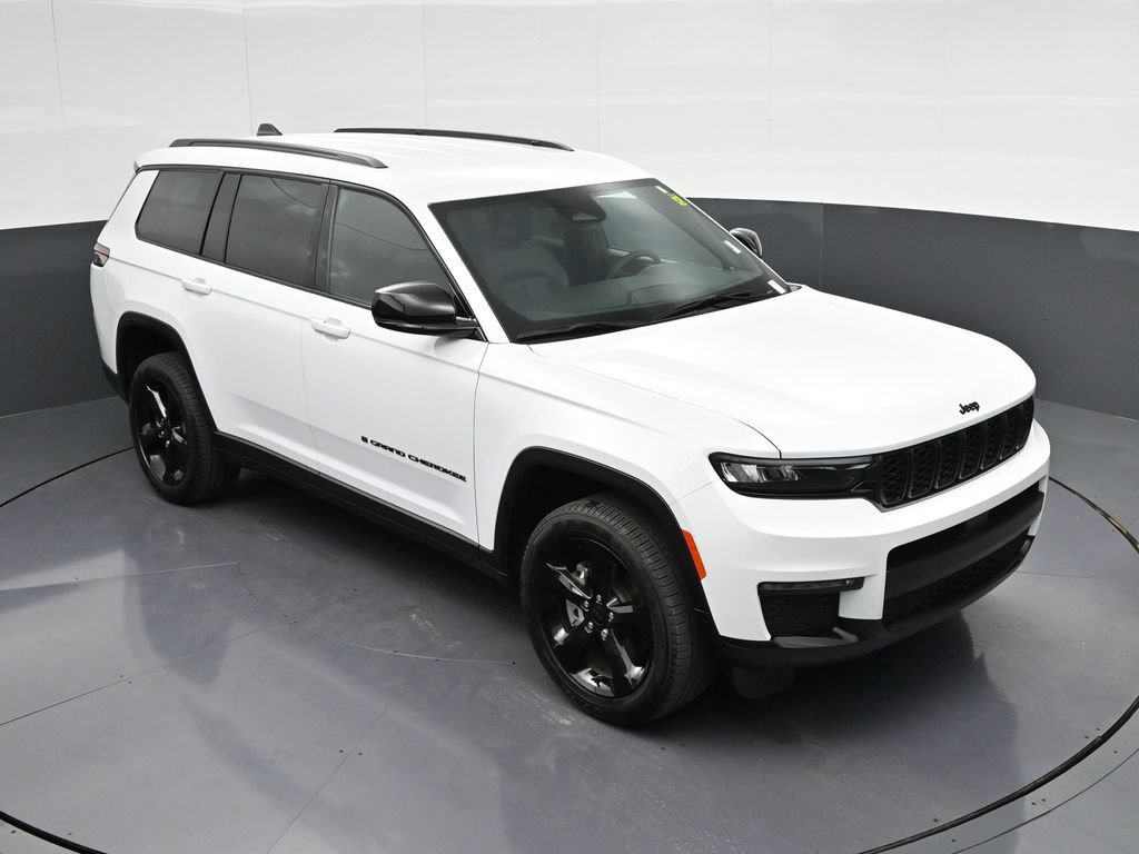 Used 2025 Jeep Grand Cherokee L Limited w/ Black Appearance Package RWD image 22