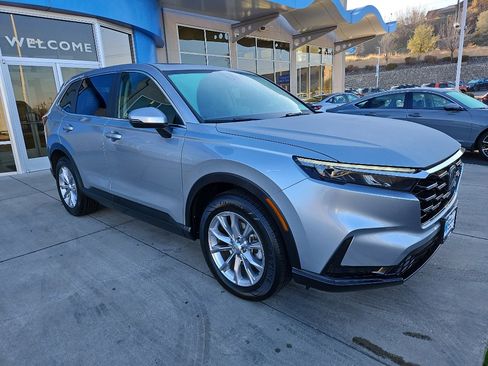 Used 2023 Honda CR-V EX image 3