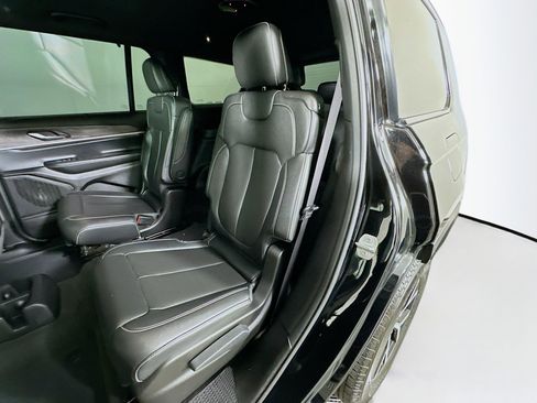 Used 2025 Jeep Grand Cherokee L Limited w/ Luxury Tech Group II image 26