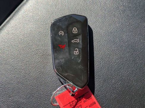 Used 2024 Volkswagen Atlas Cross Sport SE image 32