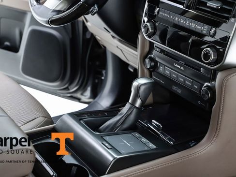 Used 2022 Lexus GX 460 Premium w/ Accessory Package image 33