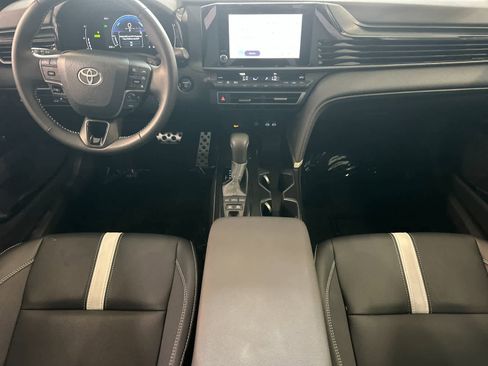 Used 2026 Toyota Camry SE FWD image 4