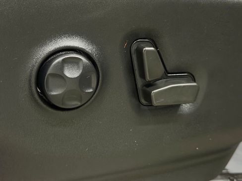 Used 2022 Chrysler Pacifica Touring-L w/ Uconnect Theater Family Group image 33