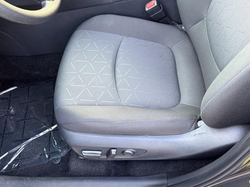 Used 2025 Toyota RAV4 XLE image 16