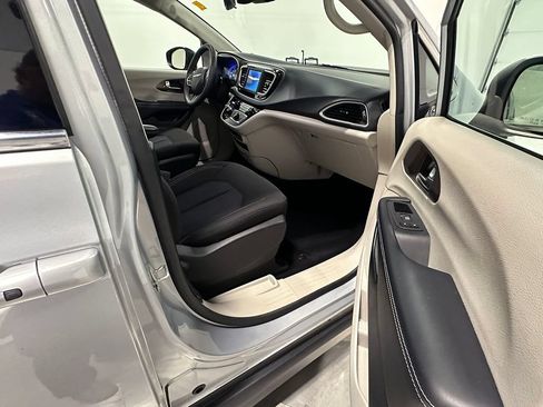 Used 2023 Chrysler Voyager LX FWD image 19