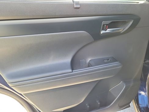 Used 2021 Toyota Highlander XSE image 17