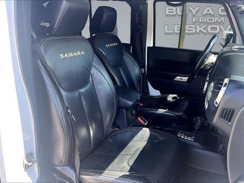 Used 2013 Jeep Wrangler Unlimited Sahara w/ Connectivity Group AWD/4WD image 7