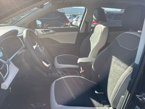 New 2026 Volkswagen Taos SE image 10