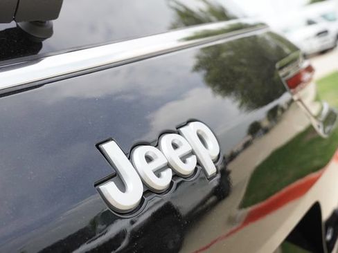 New 2025 Jeep Grand Cherokee L Limited w/ Luxury Tech Group II AWD/4WD image 10