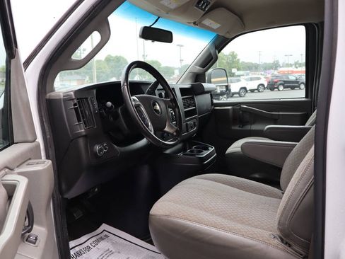 Used 2017 Chevrolet Express 3500 LT w/ LT Preferred Equipment Group RWD image 7