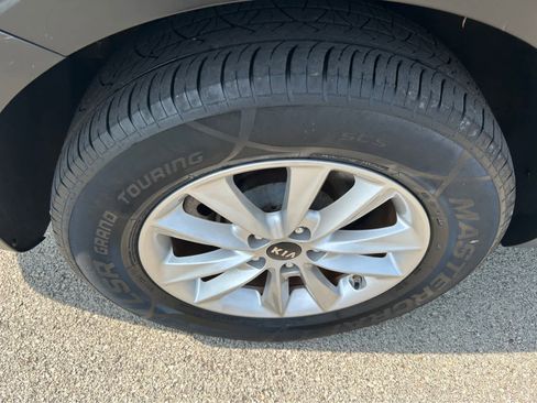 Used 2019 Kia Sorento LX image 29