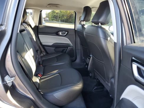 Certified 2022 Jeep Compass Limited image 22