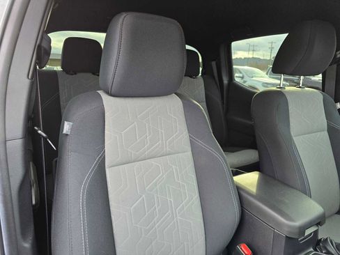 Used 2022 Toyota Tacoma TRD Off-Road image 11