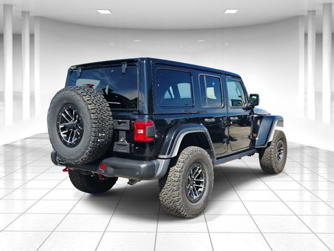 Used 2024 Jeep Wrangler Unlimited Rubicon AWD/4WD image 3
