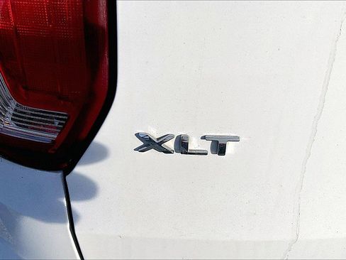 Used 2018 Ford Explorer XLT w/ Equipment Group 201A image 23