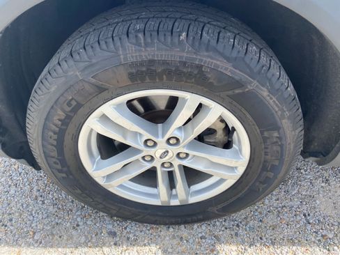 Used 2020 Ford Explorer XLT w/ Equipment Group 202A AWD/4WD image 12