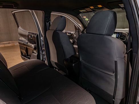 Used 2017 Toyota Tacoma TRD Sport w/ Tow Package (A/T) image 22