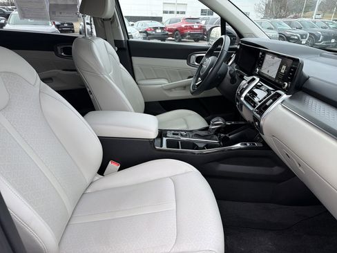 Used 2023 Kia Sorento SX image 12