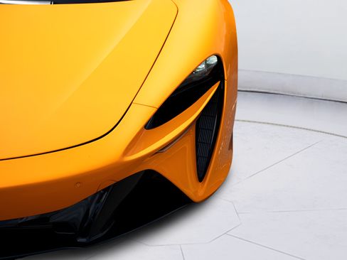 Used 2025 McLaren Artura Spider RWD image 11