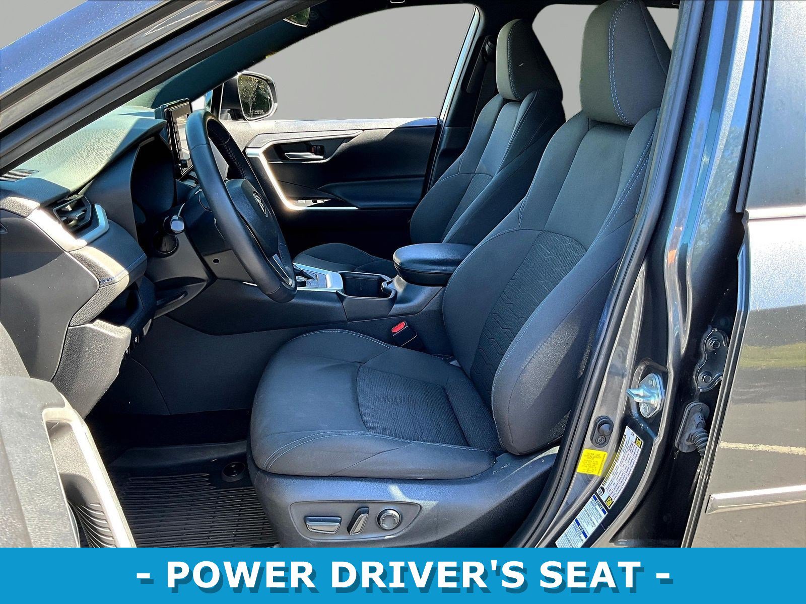 Used 2022 Toyota RAV4 SE w/ SE Grade Weather Package AWD/4WD image 21