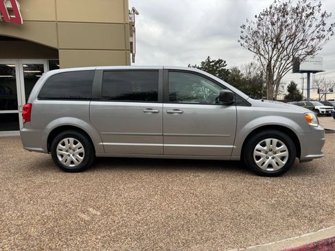 Used 2017 Dodge Grand Caravan SE w/ Power Window Group image 7