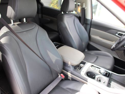 Certified 2026 Kia Carnival EX image 16