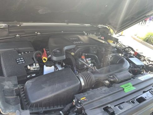 Used 2021 Jeep Wrangler Unlimited Sahara AWD/4WD image 16