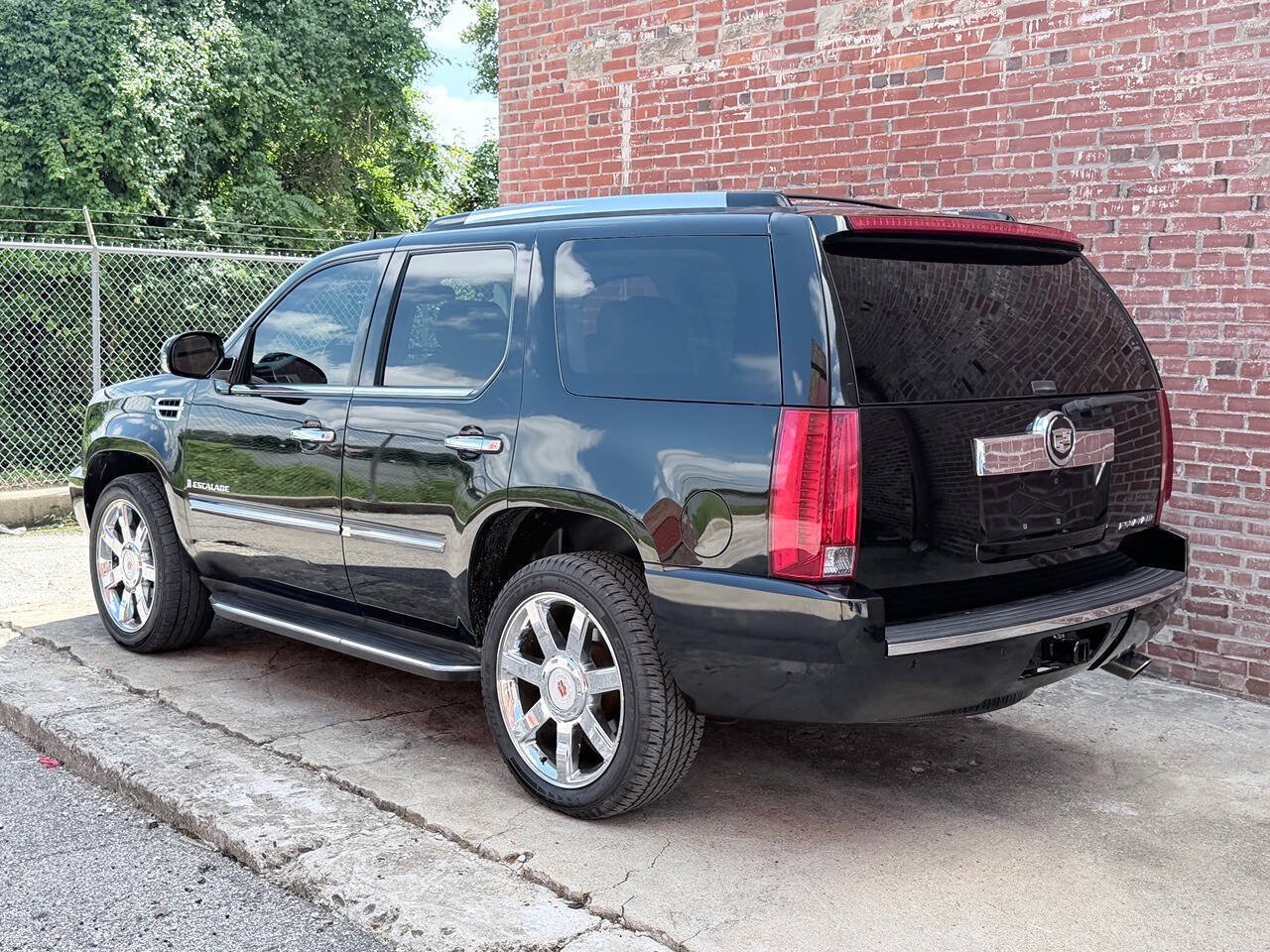 Used 2007 Cadillac Escalade AWD w/ Information Package image 5