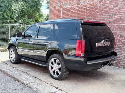 Used 2007 Cadillac Escalade AWD w/ Information Package image 5