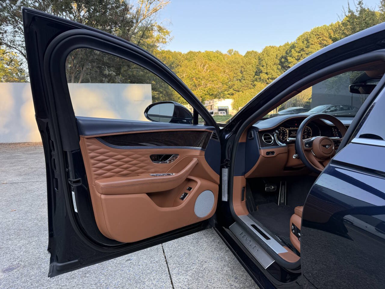 Used 2022 Bentley Flying Spur V8 AWD/4WD image 40