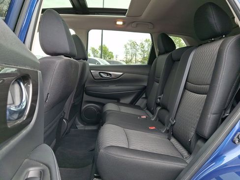 Used 2019 Nissan Rogue SV w/ Sun & Sound Touring Package AWD/4WD image 10