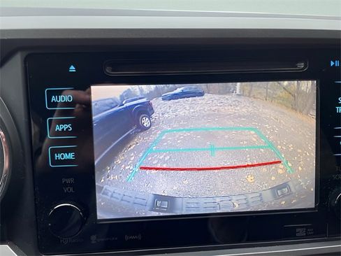 Used 2017 Toyota Tacoma TRD Sport image 14