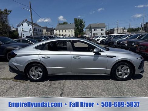 Used 2025 Hyundai Sonata SE FWD image 3