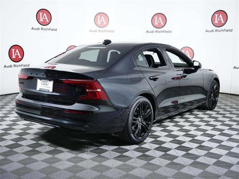 Used 2024 Volvo S60 B5 Plus image 8