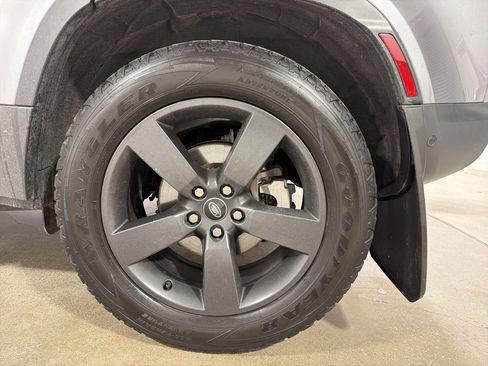 Used 2024 Land Rover Defender 110 S image 30