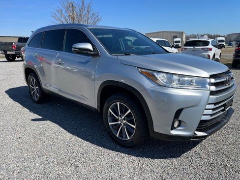 Used 2019 Toyota Highlander XLE image 4