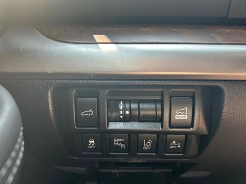 Used 2018 Subaru Outback 2.5i Limited AWD/4WD image 18