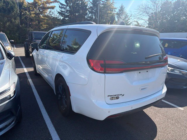 Used 2023 Chrysler Pacifica Touring-L w/ Uconnect Theater Family Group FWD image 4