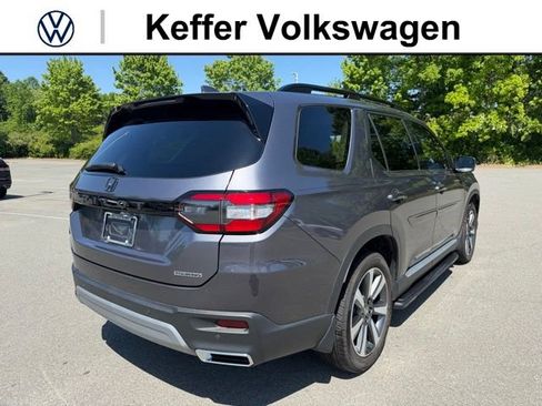 Used 2025 Honda Pilot Touring image 5
