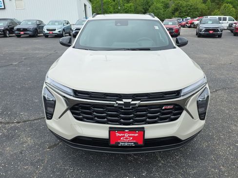 New 2026 Chevrolet Trax RS w/ Sunroof Package FWD image 3