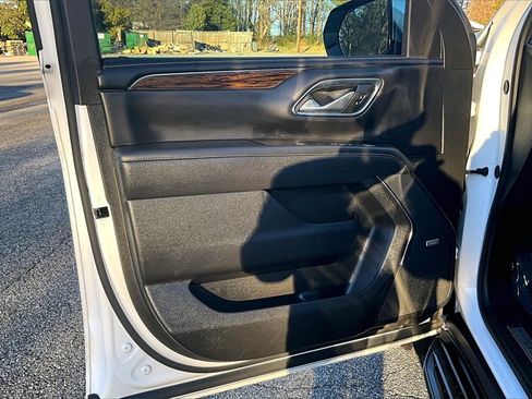 Certified 2023 Chevrolet Suburban Premier image 18