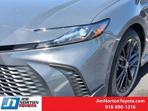 Used 2025 Toyota Camry SE image 10