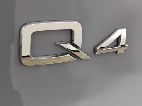 Used 2024 Audi Q4 e-tron Premium AWD/4WD image 21