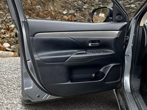 Used 2020 Mitsubishi Outlander SEL image 12