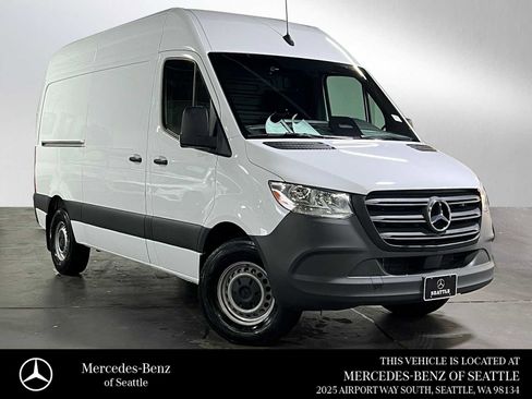 Used 2025 Mercedes-Benz Sprinter 2500 image 1