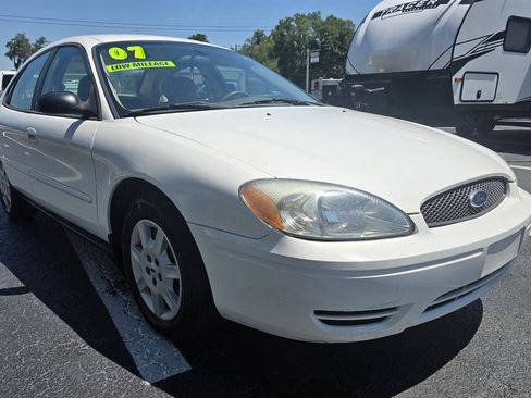 Used 2007 Ford Taurus SE FWD image 9