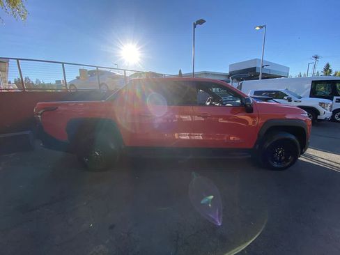 Used 2025 Chevrolet Silverado EV LT AWD/4WD image 7
