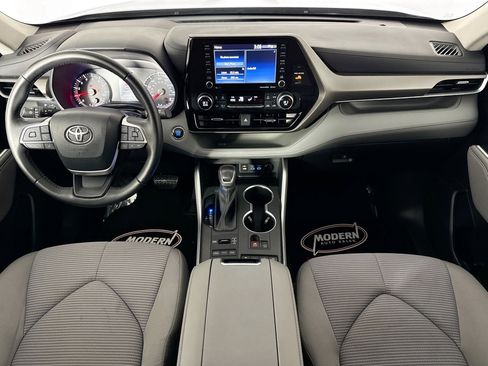 Used 2022 Toyota Highlander LE image 21
