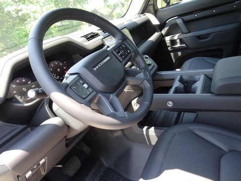 New 2025 Land Rover Defender 110 S image 19